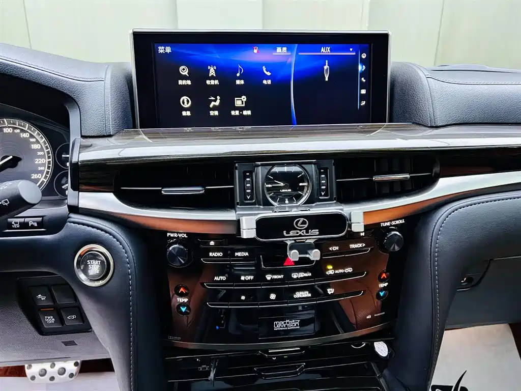 Lexus LX 2019 570 Peak Special Edition фото 14
