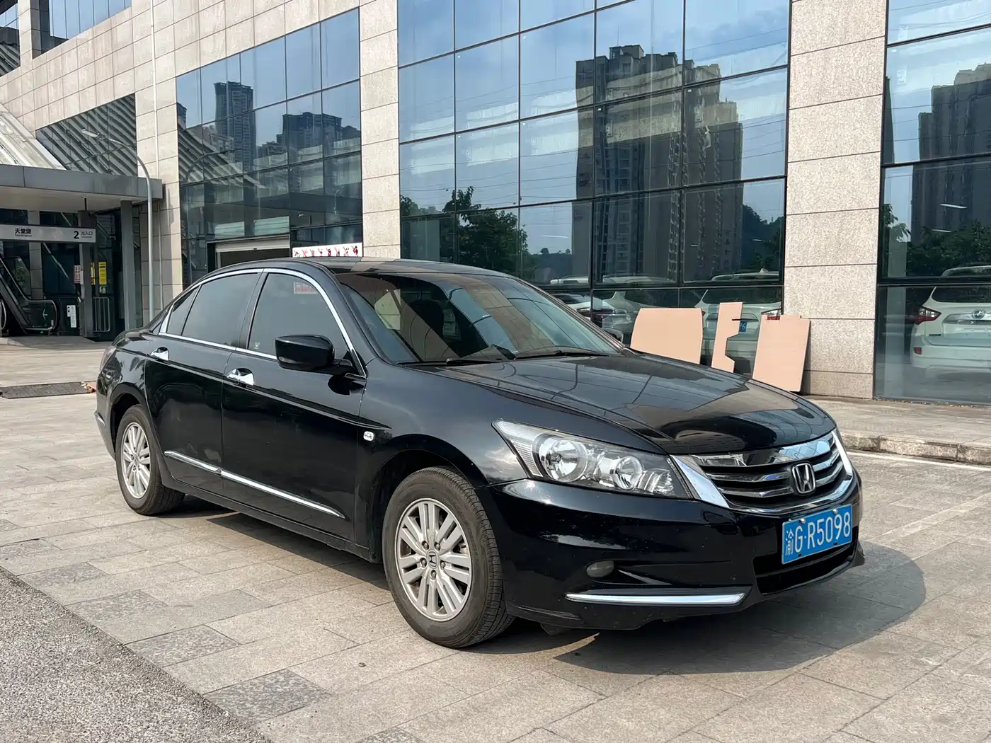 Фото 4 - Honda Accord