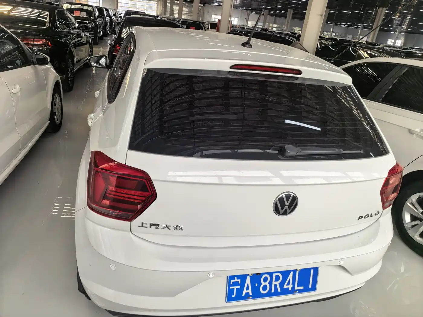 VOLKSWAGEN POLO