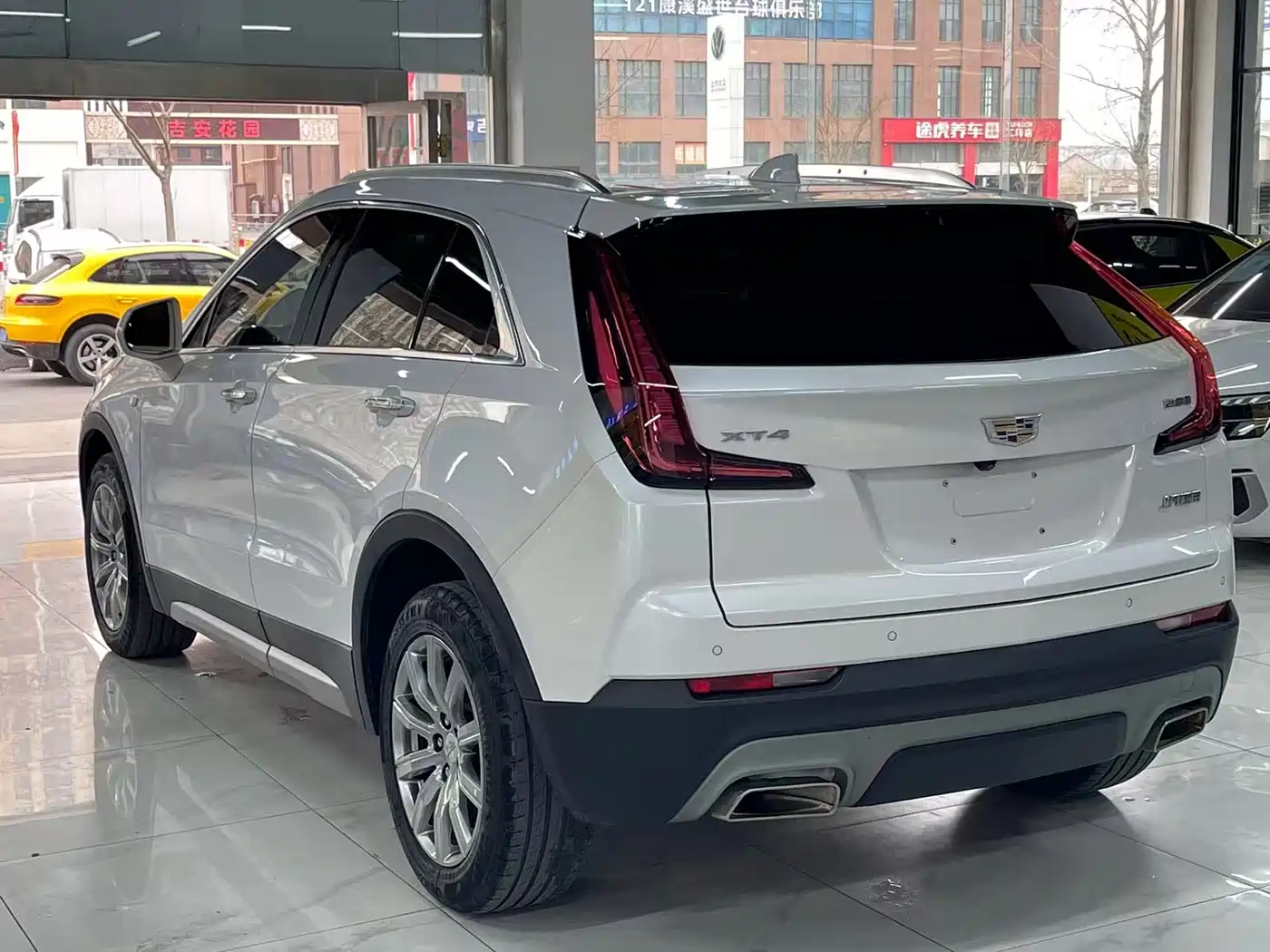 CADILLAC XT4