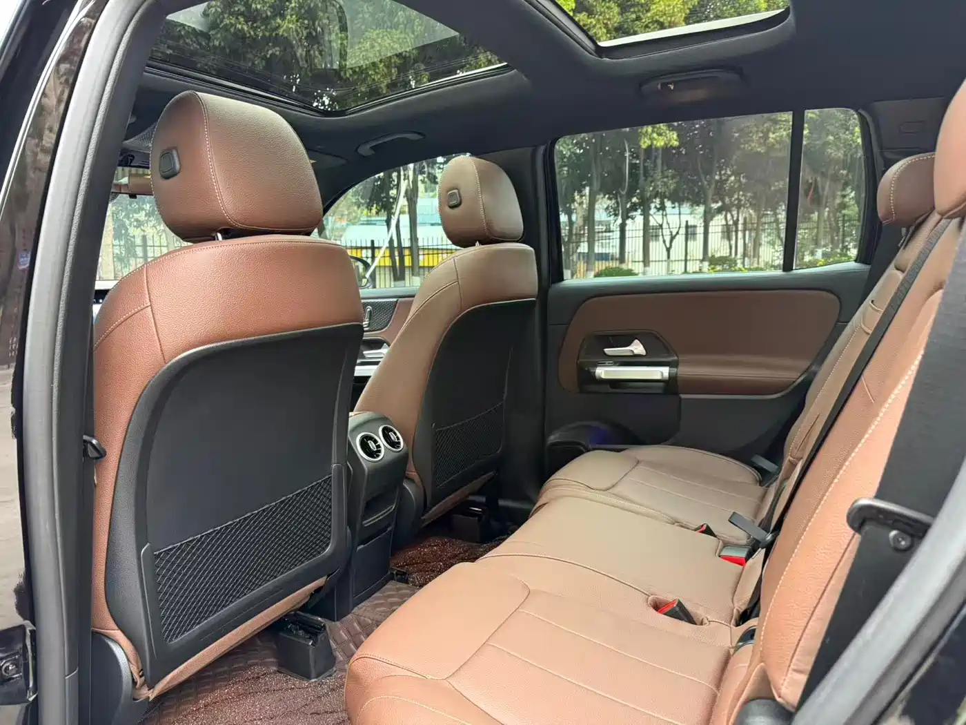 Mercedes-Benz GLB 2025 Model GLB 220 Fashion Style фото 8