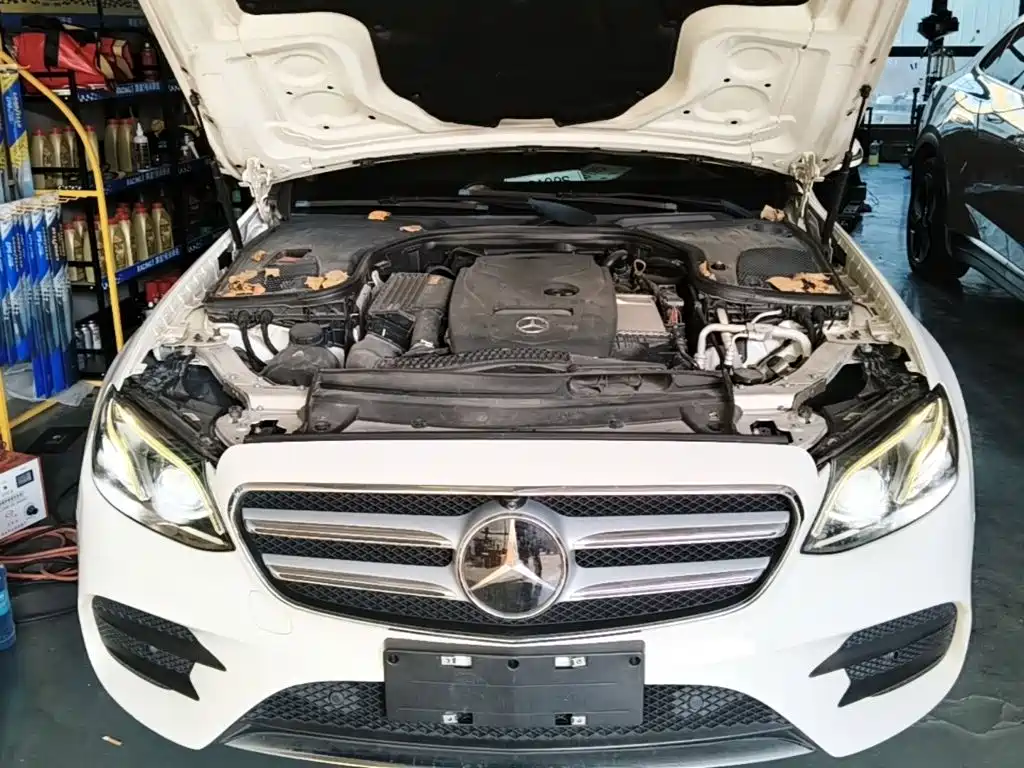 Фото 20 - Mercedes-Benz E-Class
