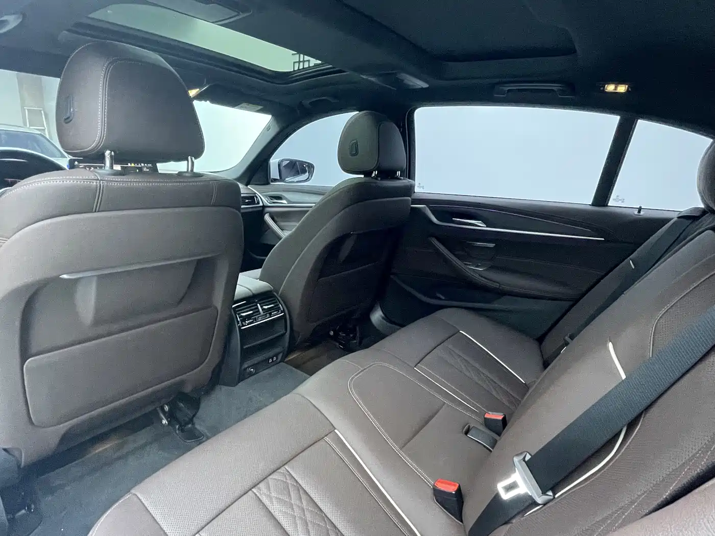 BMW 5 Series 2023 530Li Leading M Sport Package фото 9