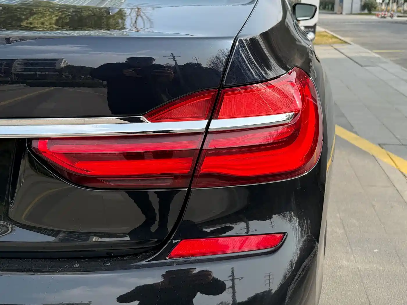 Photo 17 - BMW 7 Series