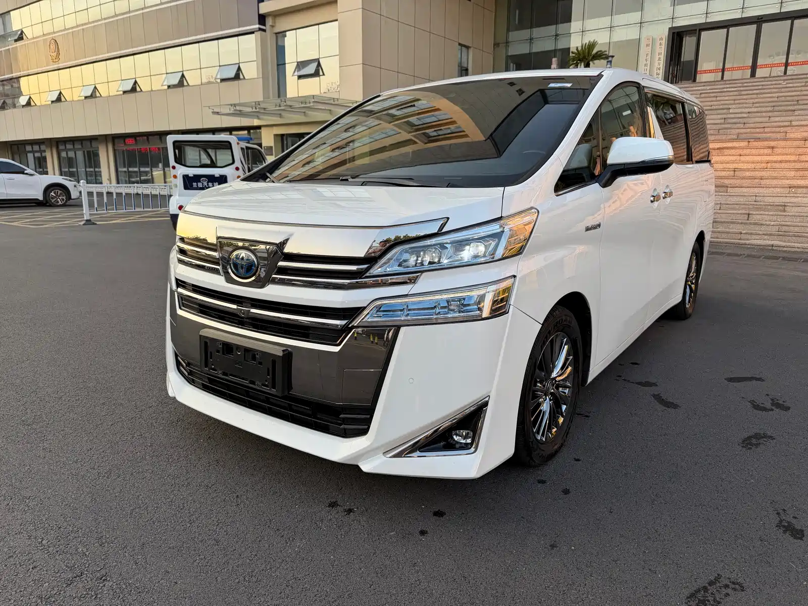 Фото 3 - Toyota Vellfire
