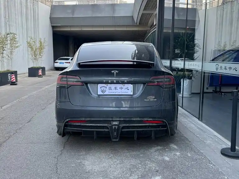 TESLA MODEL X