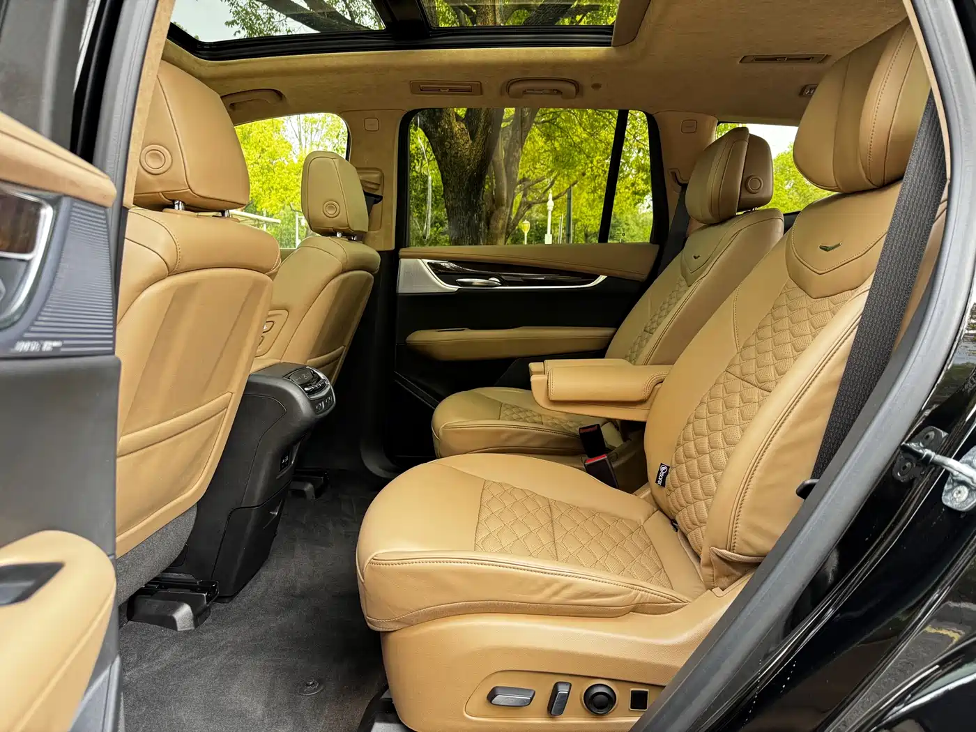 CADILLAC XT6