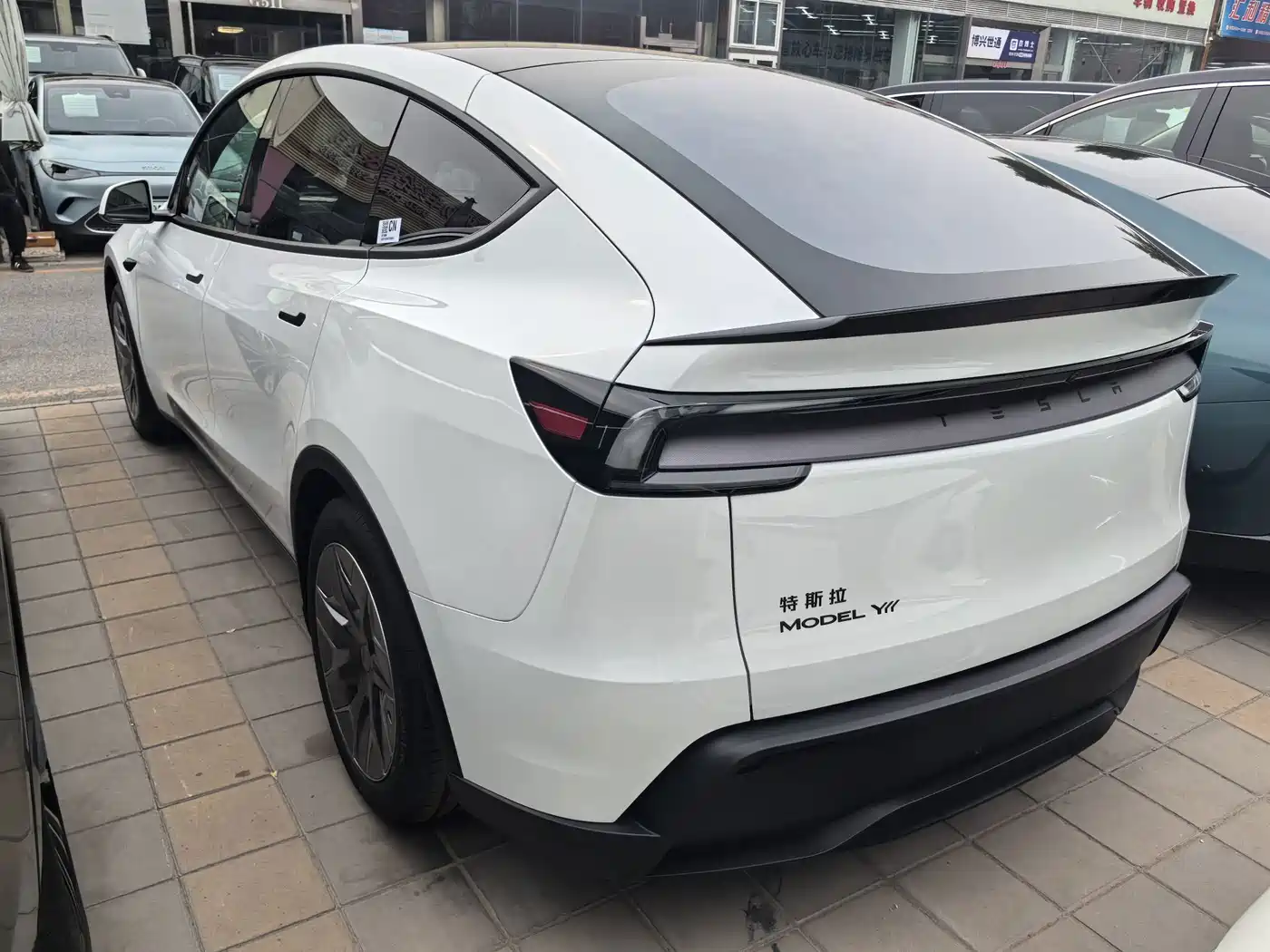 Tesla Model Y L 2026 2025 Facelift Long Range AWD