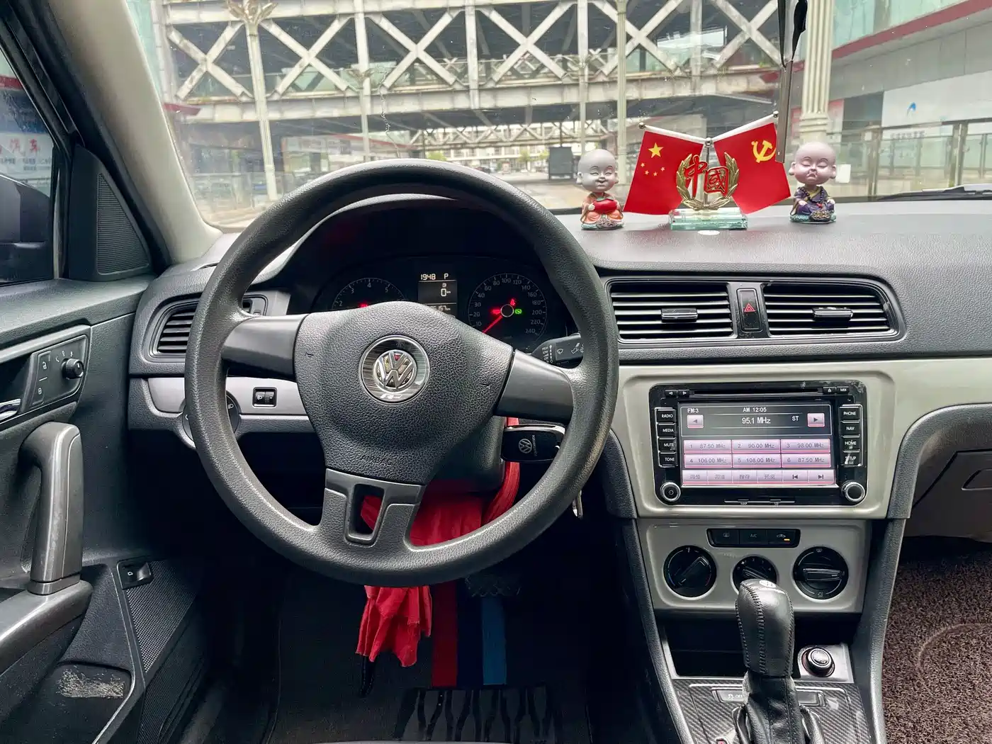 Volkswagen Lavida 2015 1.6L Automatic Trend Edition фото 13