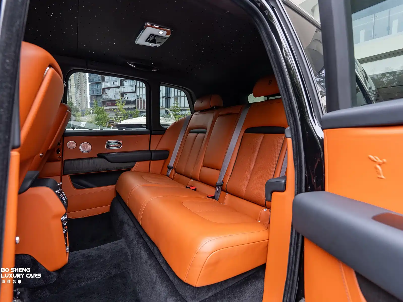 Фото 21 - Rolls-Royce Cullinan