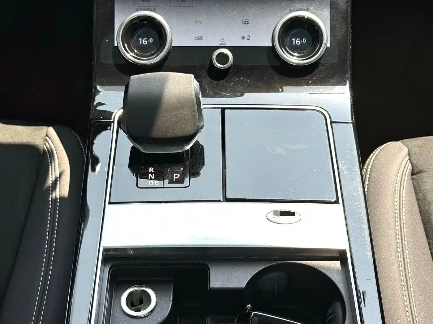Фото 8 - Land Rover Range Rover Velar