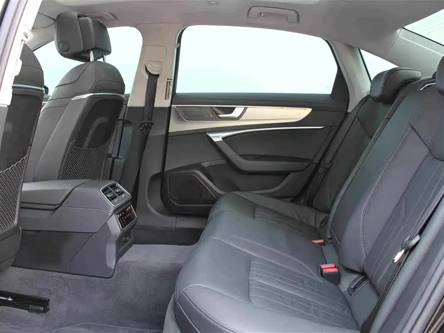 Фото 9 - Audi A6L