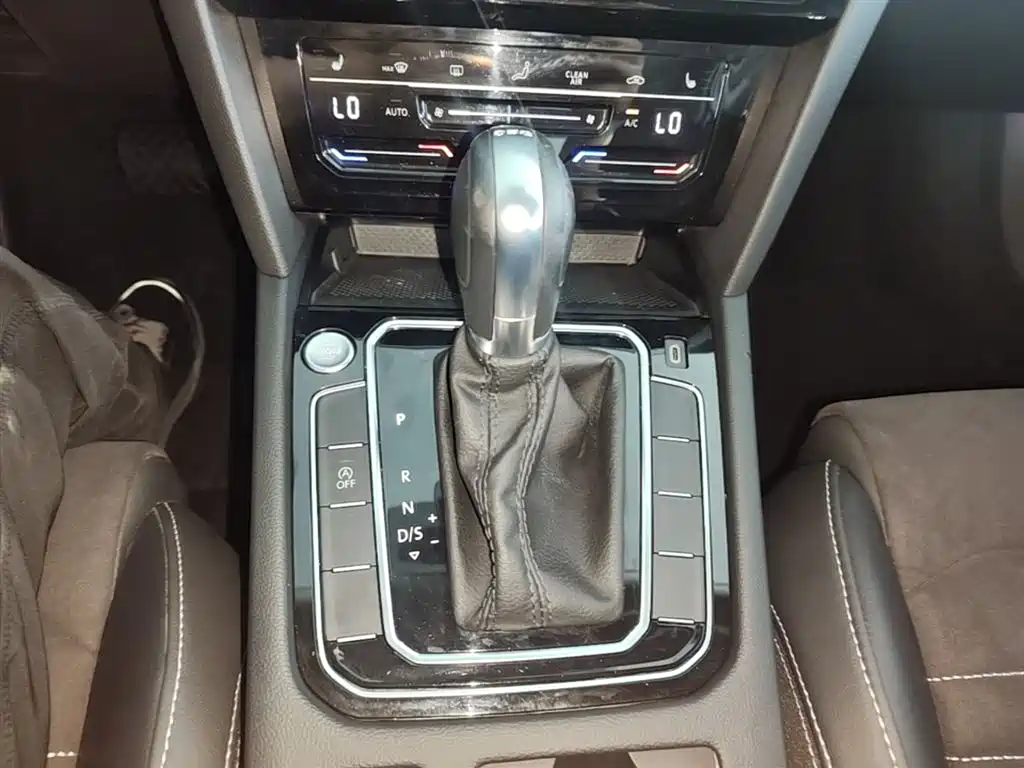 Volkswagen Magotan 2020 330TSI DSG Luxury фото 14