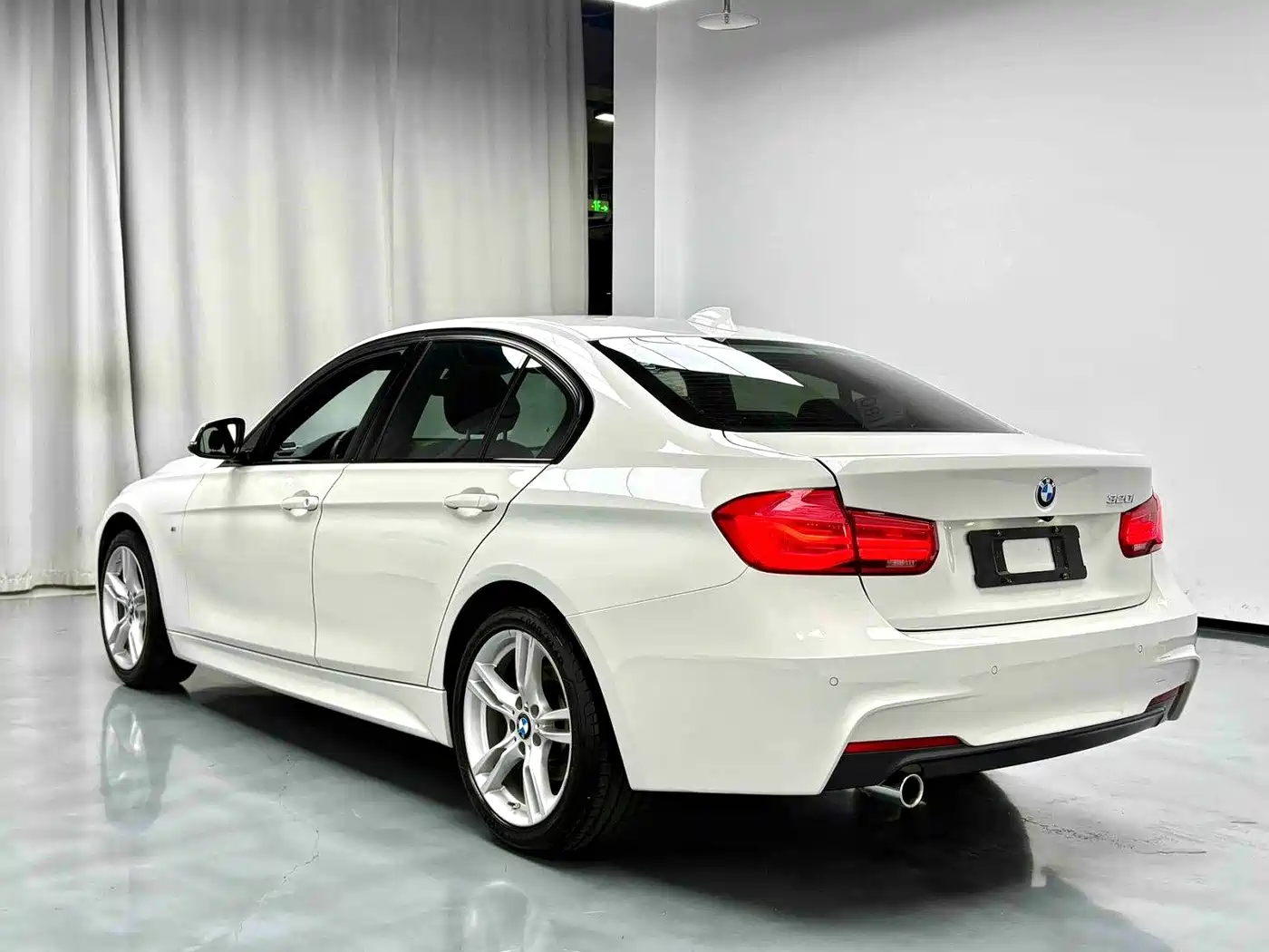 BMW 3 Series 2016 320i M Sport фото 10