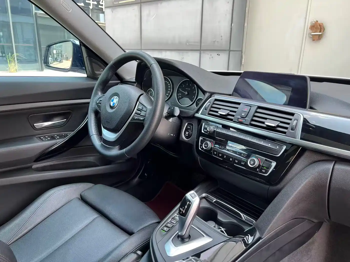 BMW 3 Series GT 2018 320i Fashion фото 23