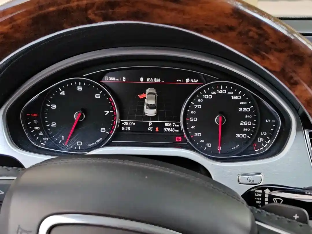 Фото 12 - Audi A8