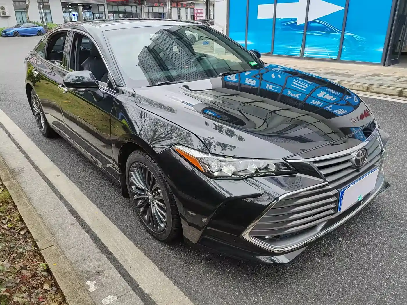 Toyota Avalon 2021 2.5L Touring Noble SPORT Edition фото 3