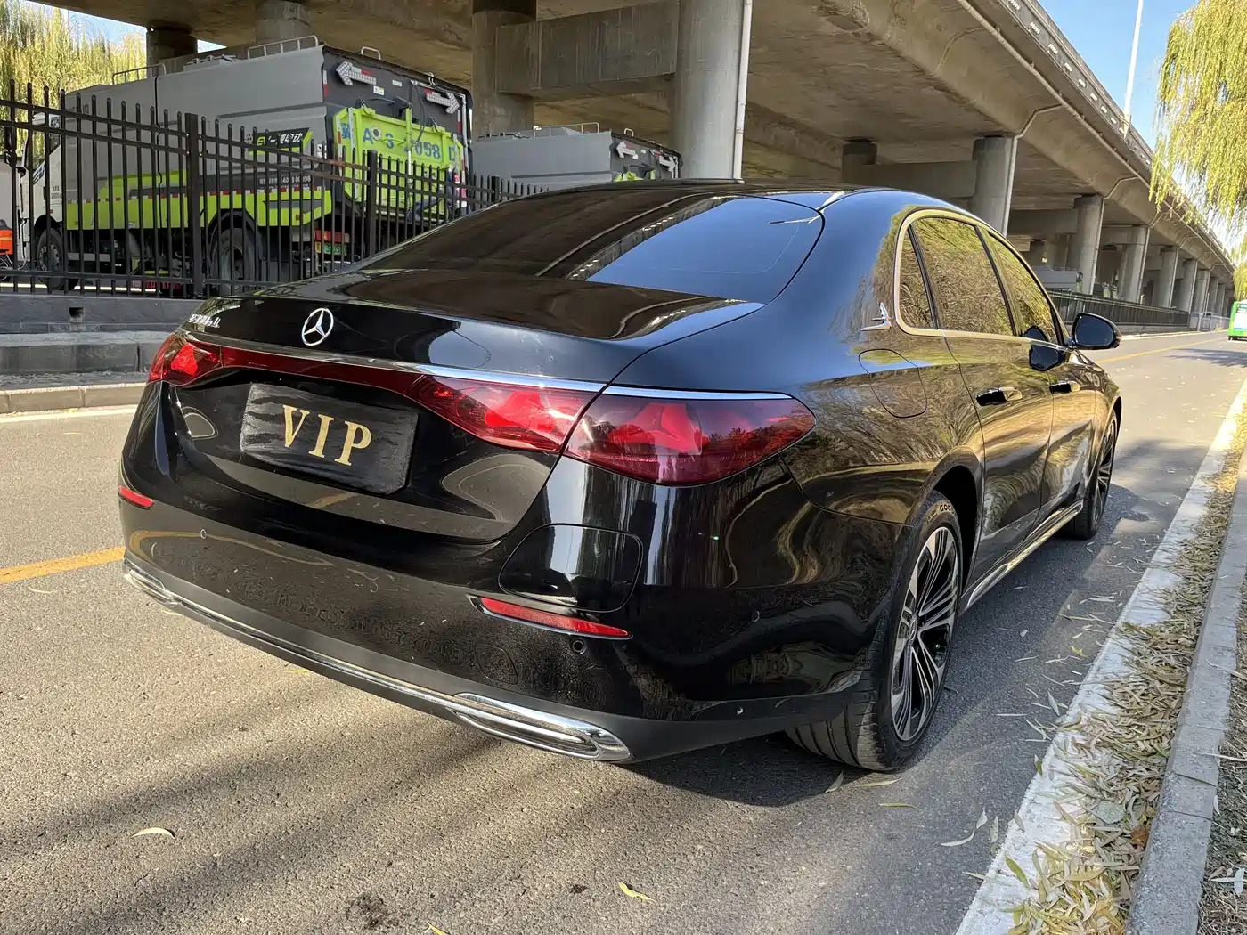 Mercedes-Benz E-Class New Energy 2024 E 350 e L Plug-in Hybrid Sedan фото 4