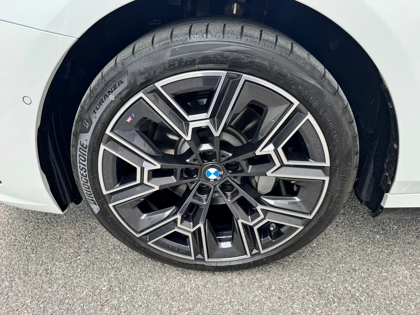 BMW 5 Series 2025 530Li Premium M Sport Package фото 22