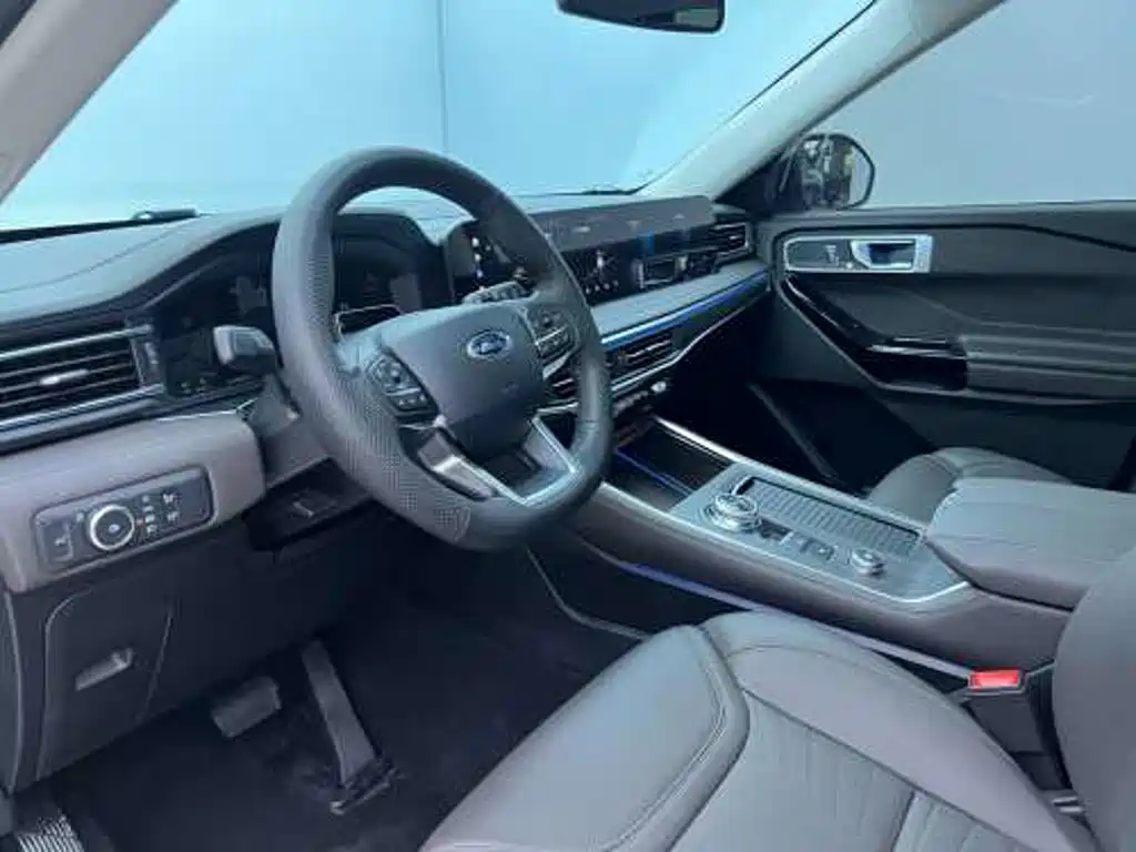 Ford Explorer 2025 2024 2.3T EcoBoost AWD Titanium Edition 6-Seater