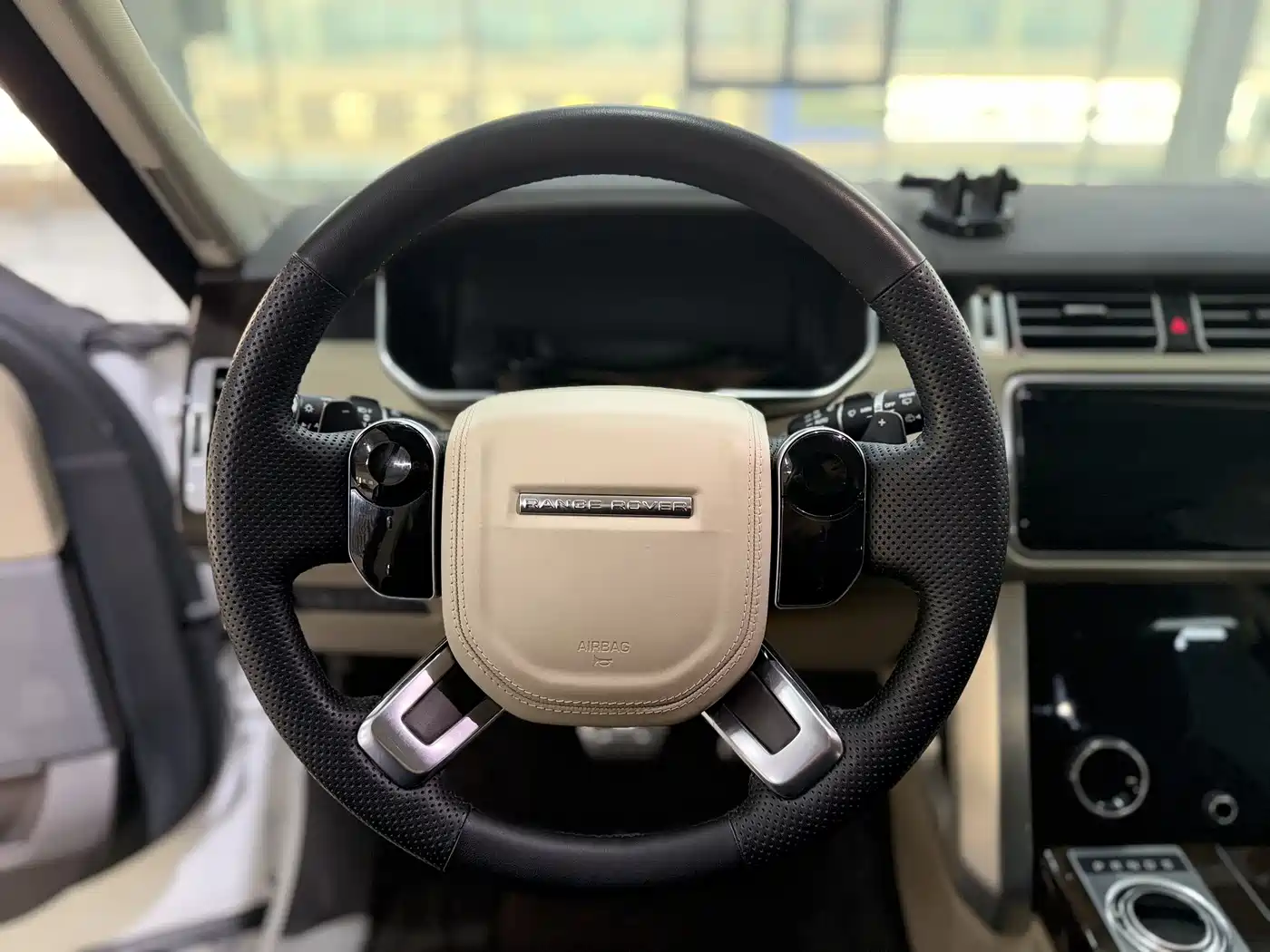 Land Rover Range Rover 2022 3.0 L6 400PS Heritage Extended Classic Edition фото 18