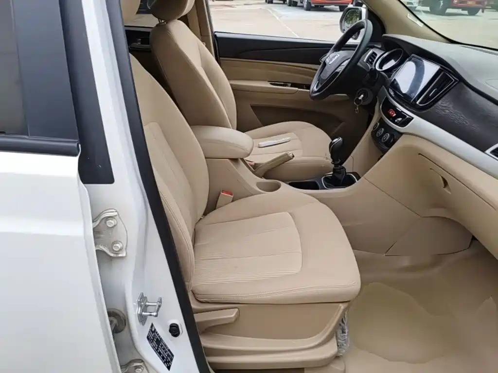 Baojun 730 2021 2019 1.5L Manual Value Edition 7-Seater China VI