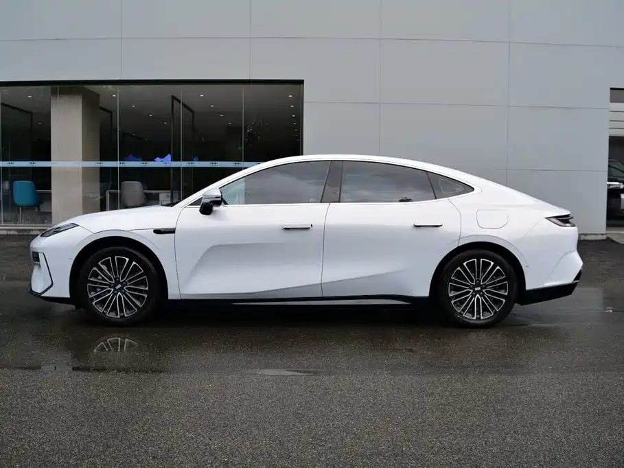 Geely Galaxy Galaxy E8 2025 2025 575km Voyage Smart Drive Edition