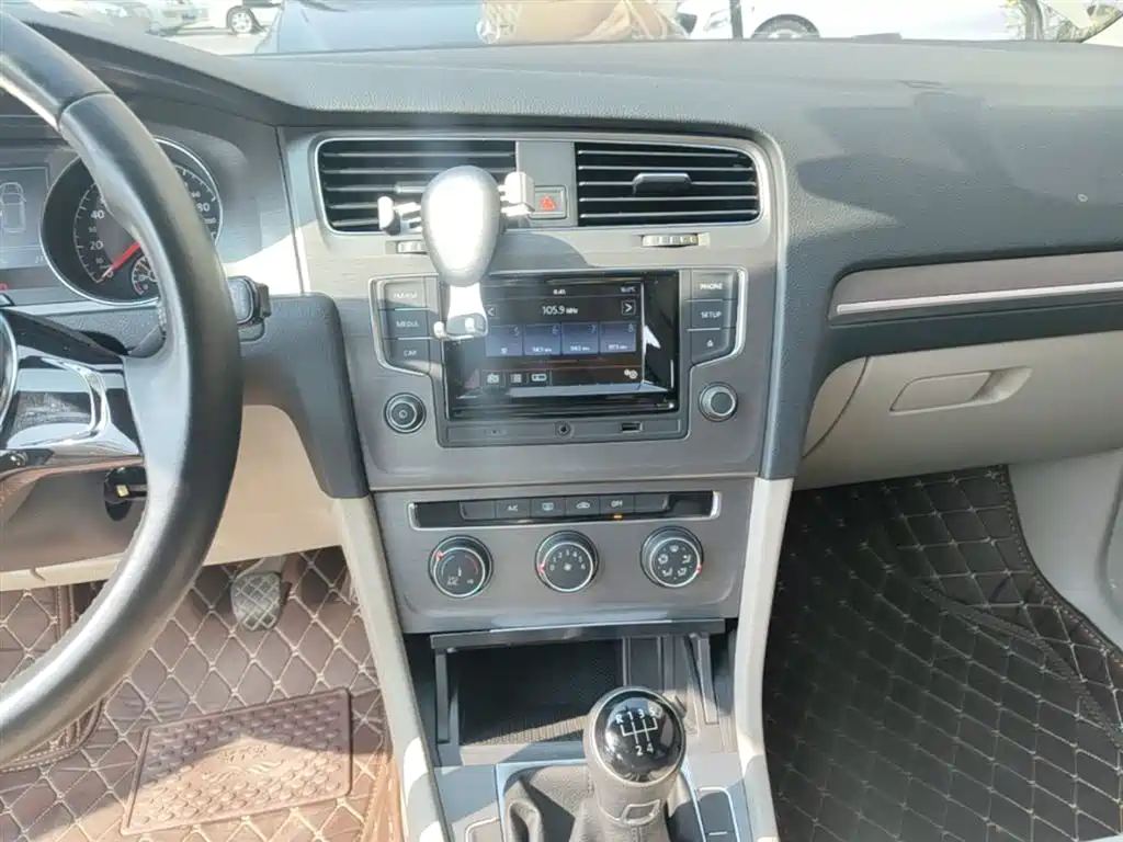 Volkswagen Golf 2016 230TSI Manual Comfort фото 13
