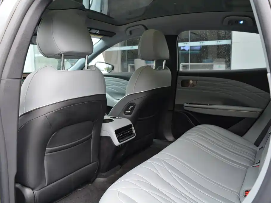 Geely Galaxy Galaxy E8 2025 2025 575km Voyage Smart Drive Edition