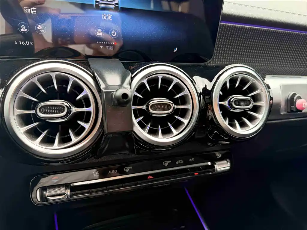 Mercedes-Benz GLB 2023 GLB 220 Dynamic фото 24