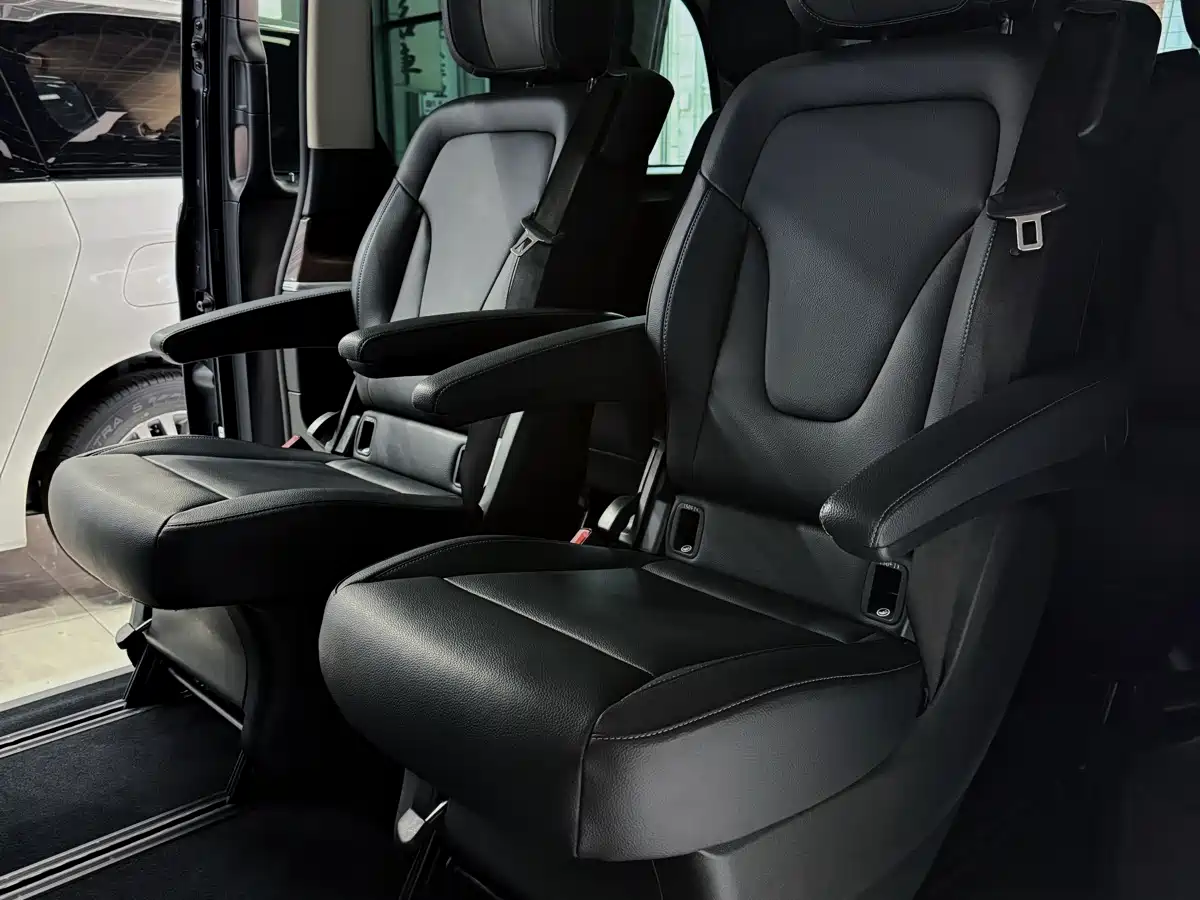 Mercedes-Benz V-Class 2022 V 260 Pilot Edition фото 7