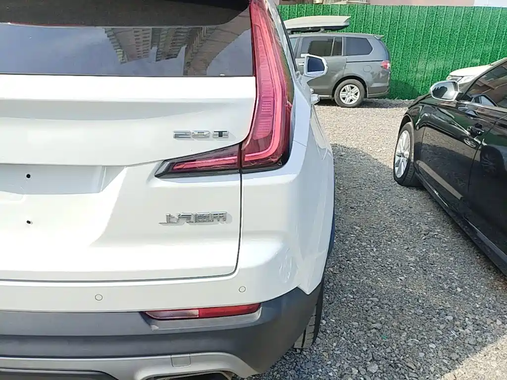 Cadillac XT4 2019 2018 28T FWD Leading Edition