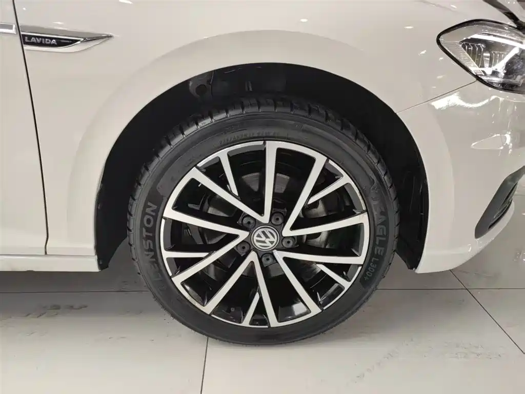 Volkswagen Lavida 2019 280TSI DSG Luxury Edition China VI фото 16