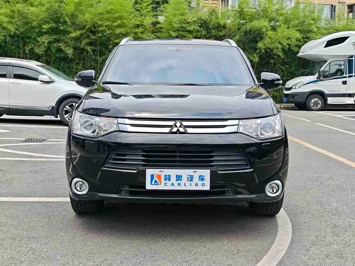 Mitsubishi Outlander (Import) 2015 2014 2.4L 4WD Luxury Value Edition 7-seater