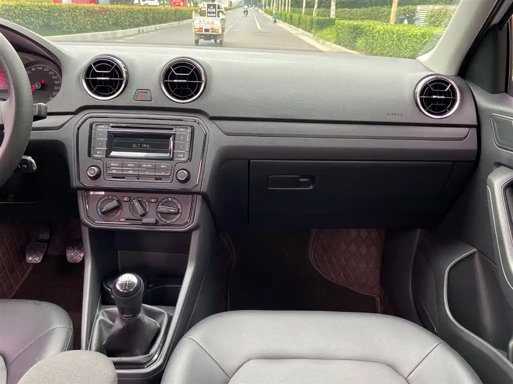 Volkswagen Jetta 2019 2019 Dream Edition 1.4L Manual Fashion