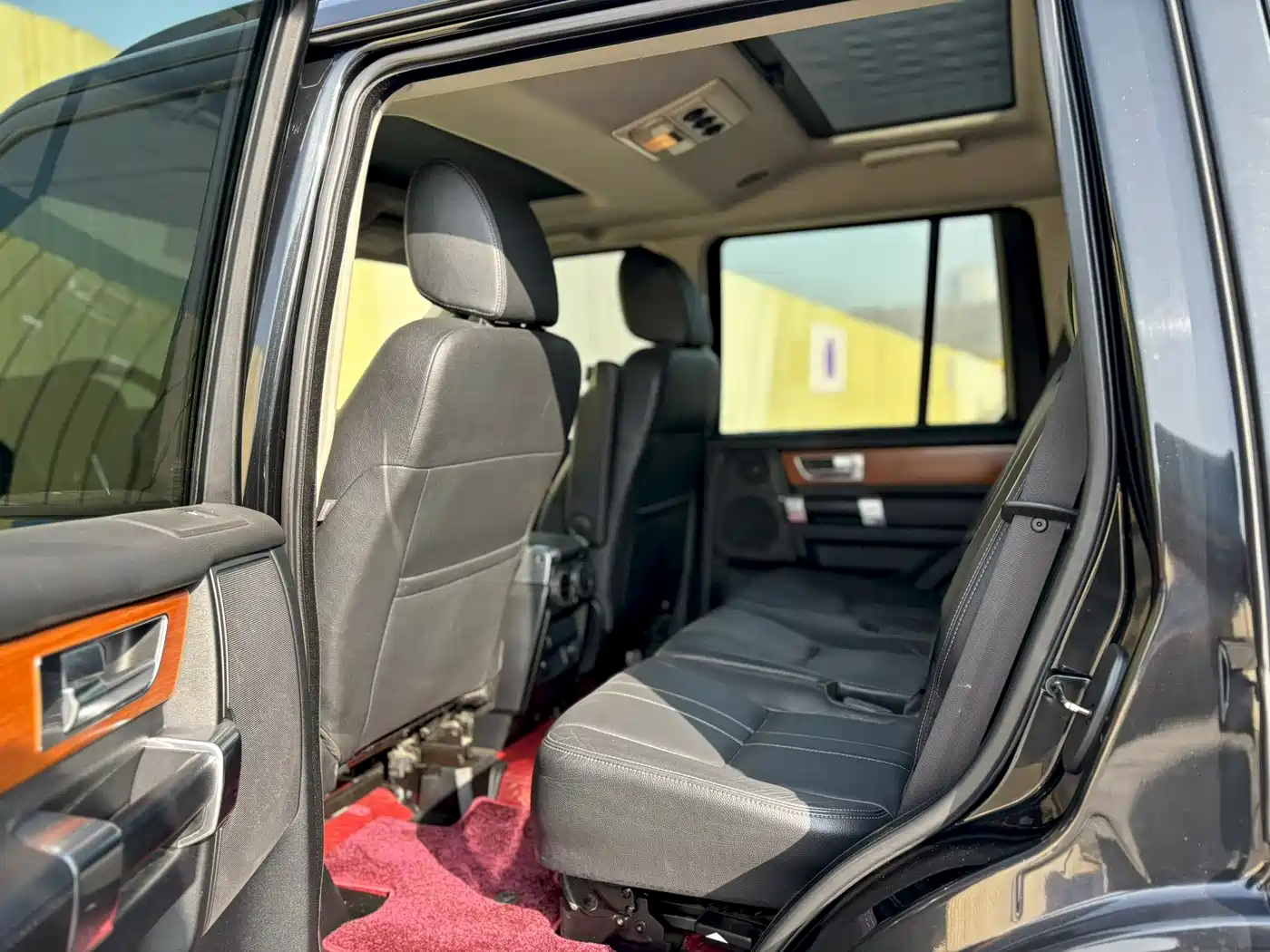 Land Rover Discovery 2015 3.0 SC V6 SE фото 6
