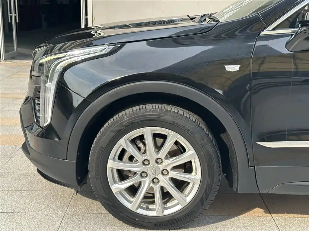 CADILLAC XT4