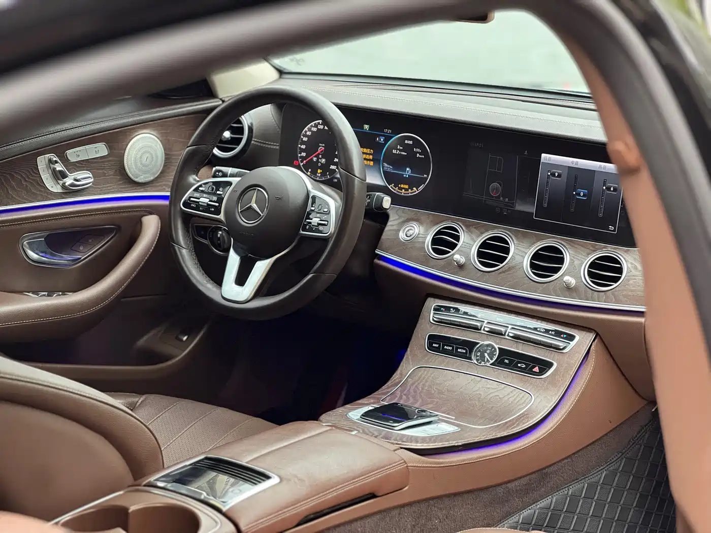 Mercedes-Benz E-Class 2019 E 300 L Fashion фото 13