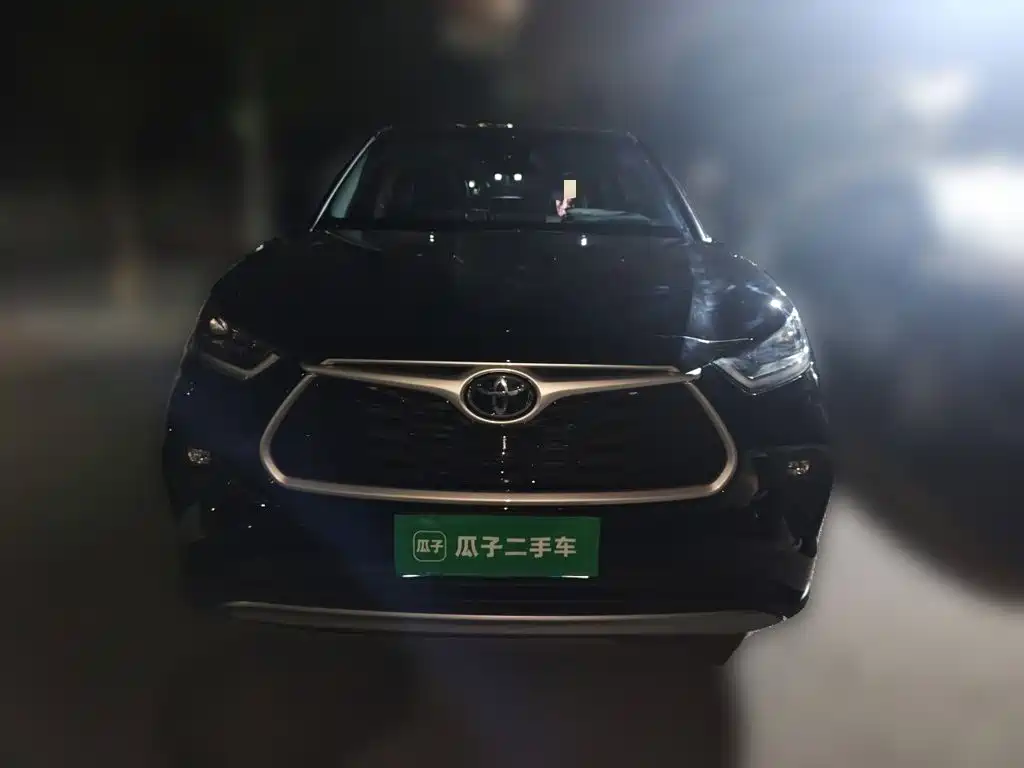 Photo 2 - Toyota Highlander