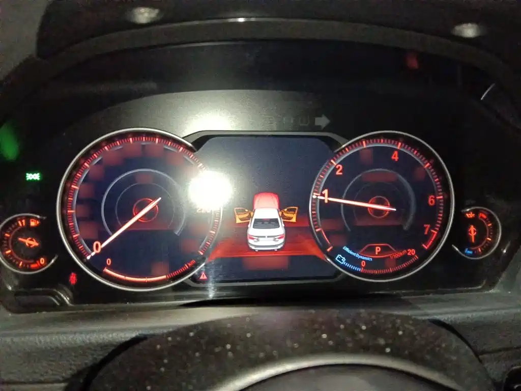 BMW 3 Series 2019 320i M Sport Black Night Edition фото 4