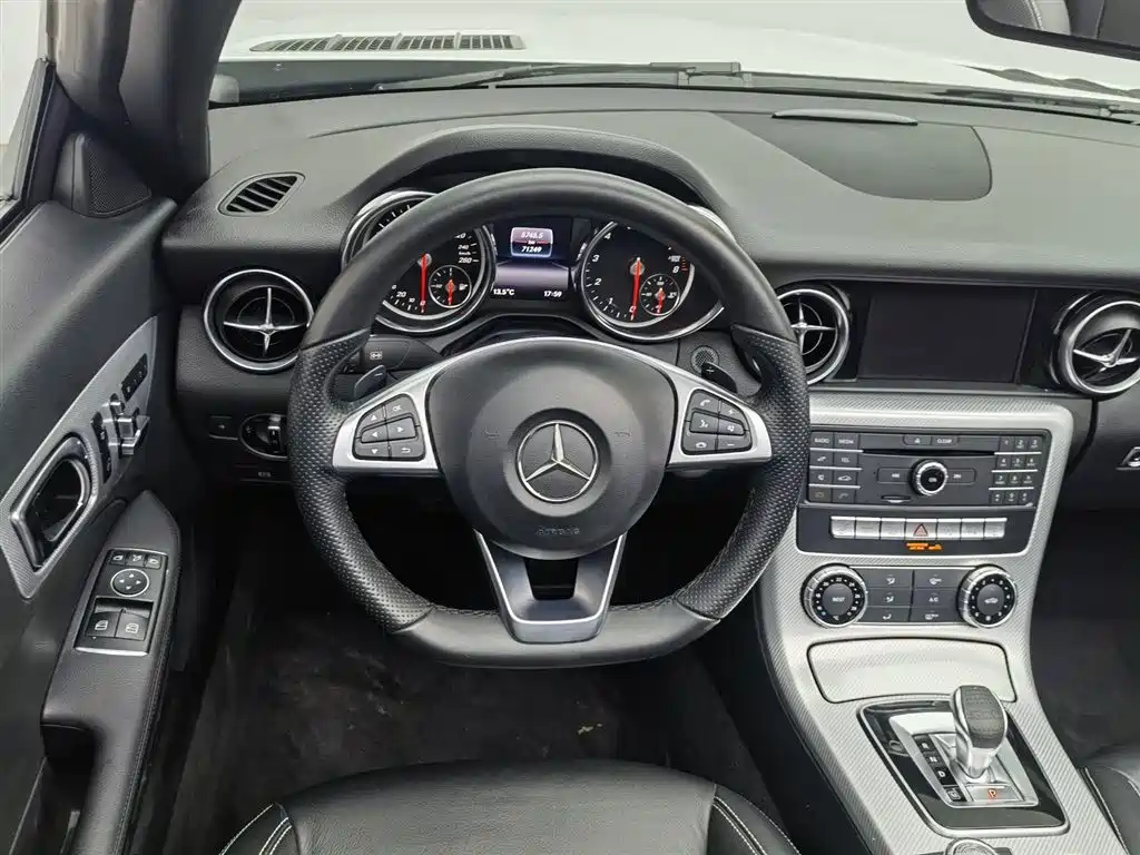 Mercedes-Benz SLC 2018 SLC 260 Dynamic фото 11