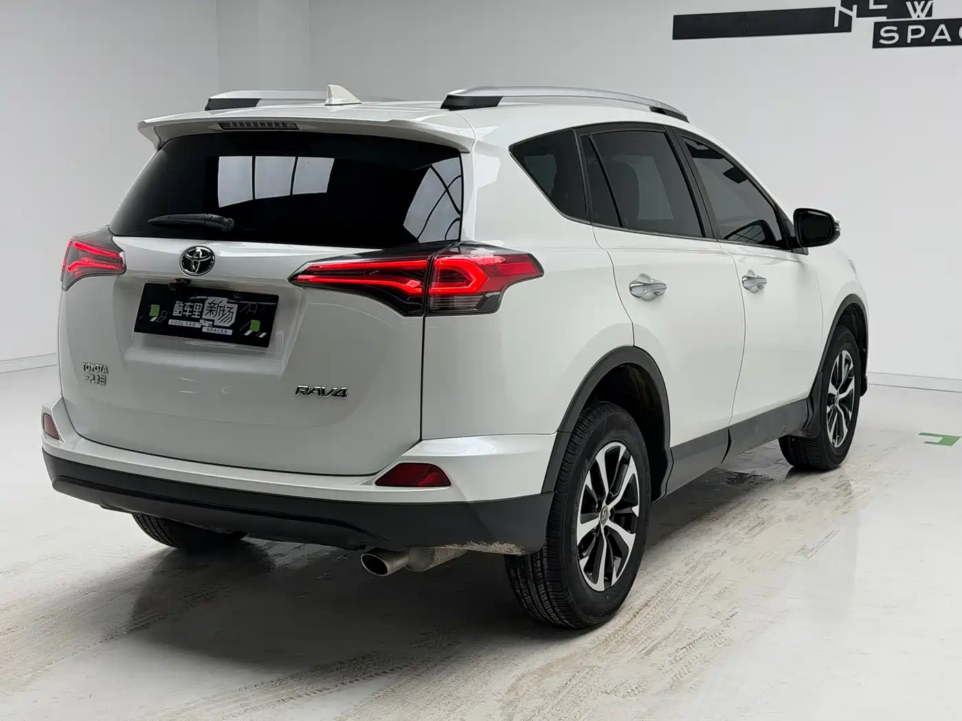 Toyota RAV4 Rongfang 2016 2.0L CVT 2WD Trend (China V) фото 4