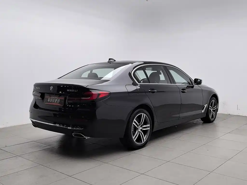 Photo 2 - BMW 5 Series
