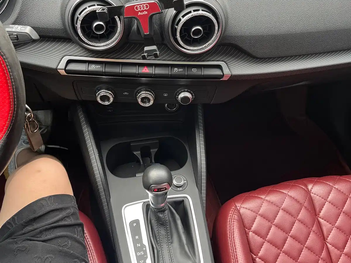 Audi Q2L 2018 35 TFSI Launch Exclusive Edition China VI фото 14
