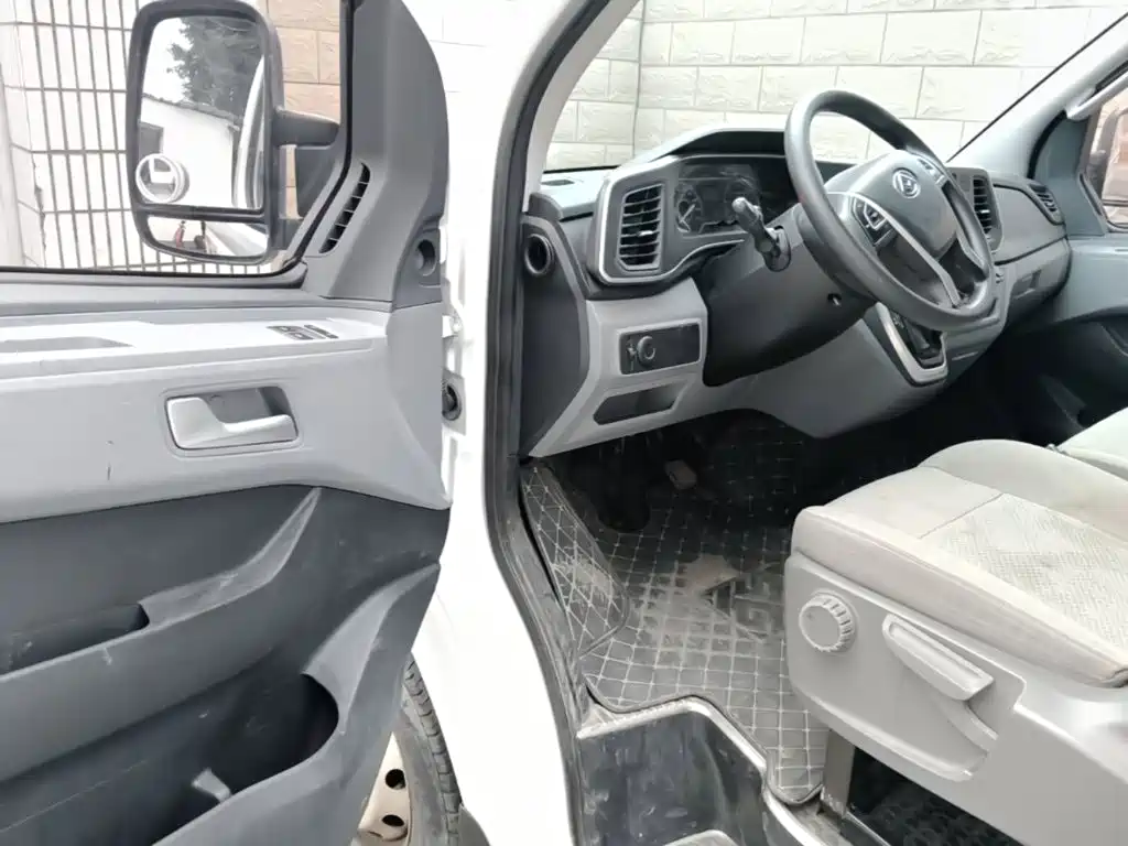 Maxus Xintu V80 2025 2024 City Delivery King PLUS Value Edition 6AMT Short Wheelbase Medium Roof 147Ps 3 Seats