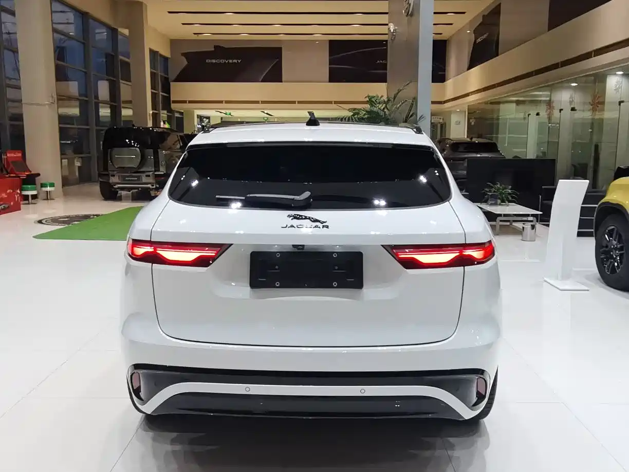 Jaguar F-PACE 2024 2024 P250 R-Dynamic SE