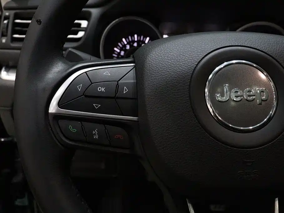 Фото 16 - Jeep Grand Commander