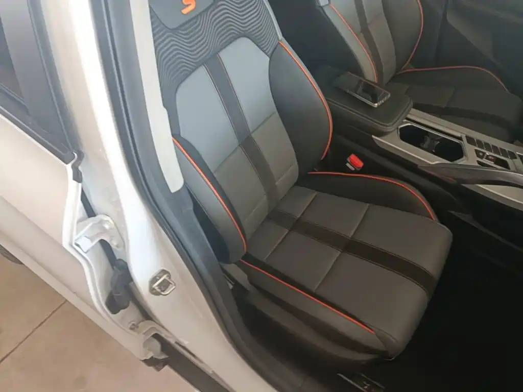 Фото 25 - Geely Coolray