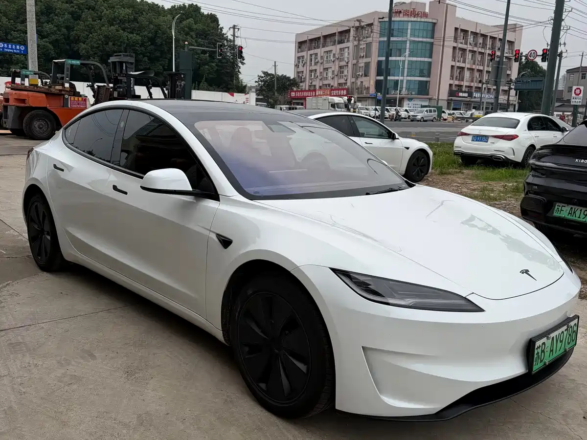 Photo 3 - Tesla Model 3