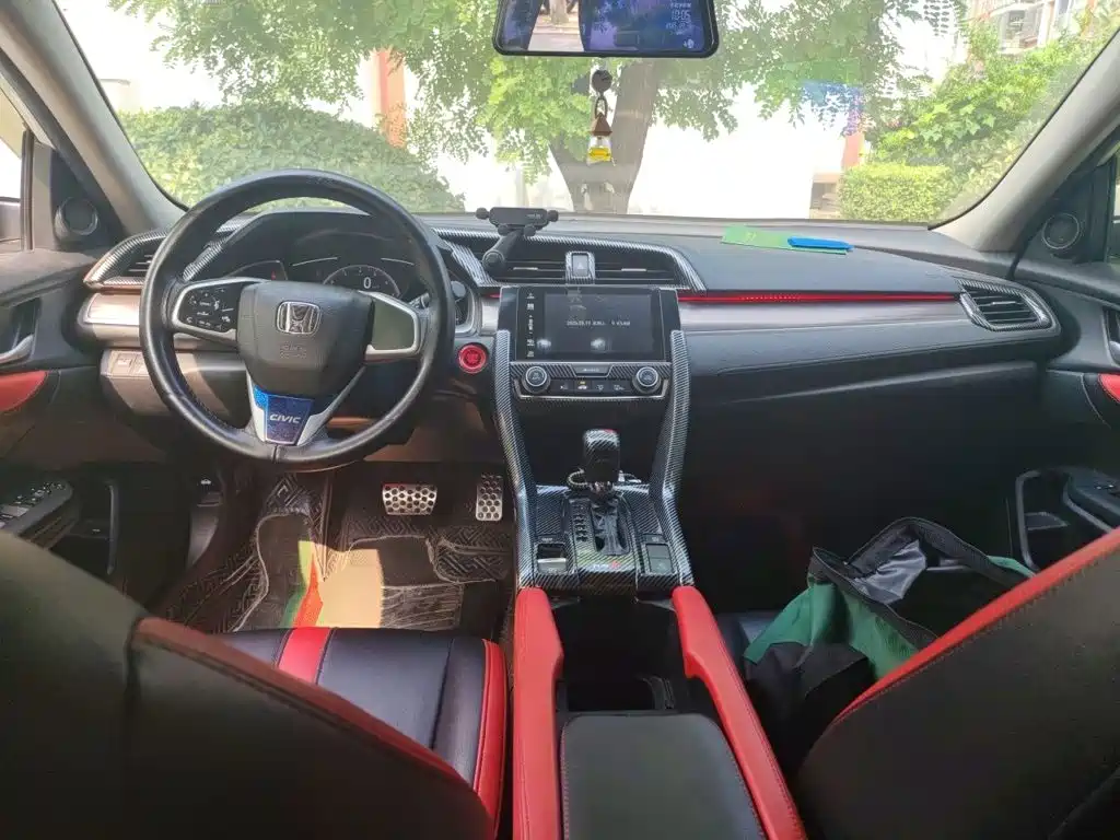 Фото 10 - Honda Civic